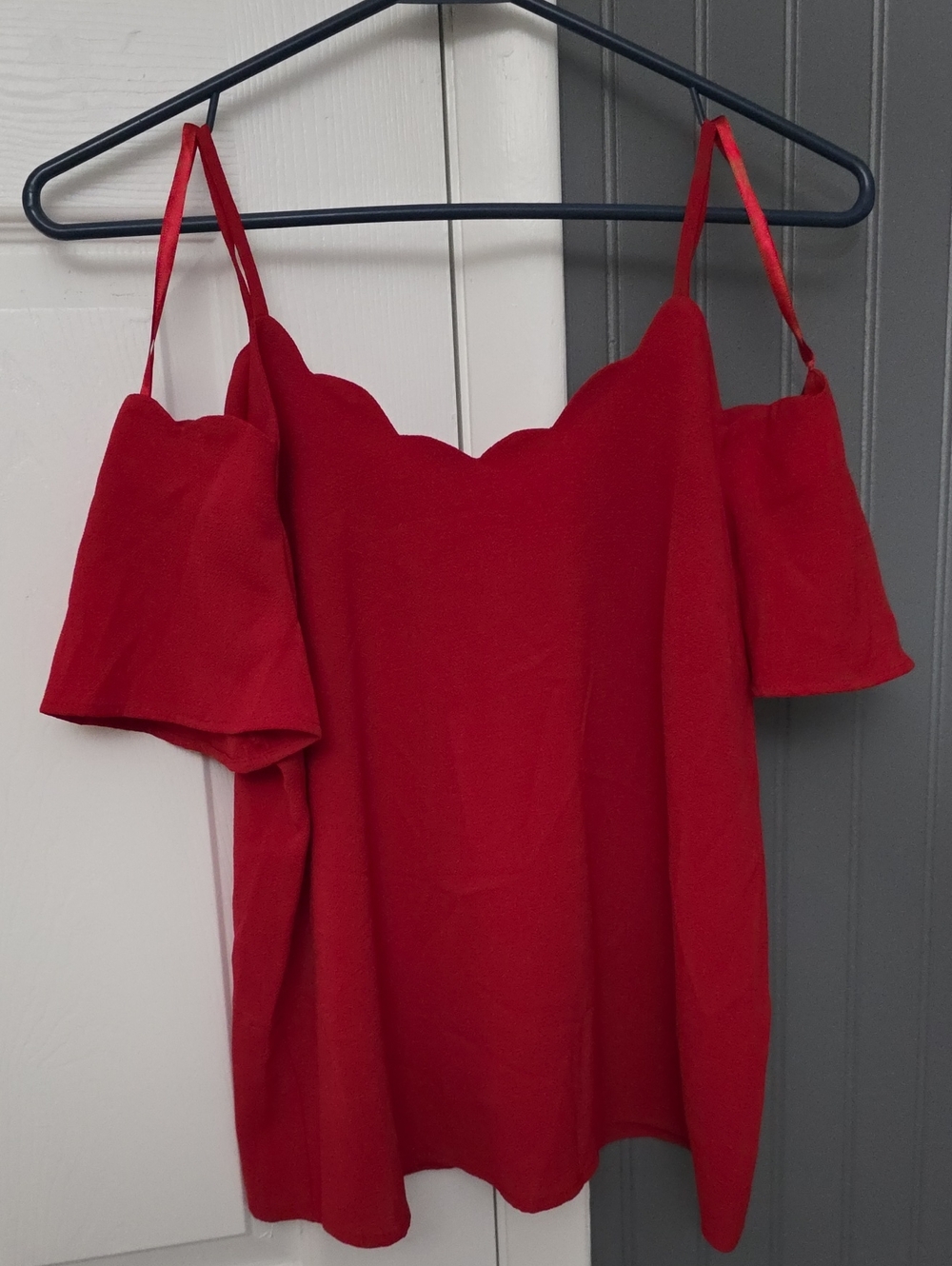 Monteau Red Off-Shoulder Scallop Neck Camisole